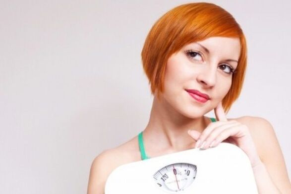 The girl loses weight with the help of the Ducan nutritional system