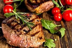 steak with greens and vegetables for the keto diet